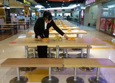 给城市美容师送去冬日的暖阳——潍坊银座美食广场举办“冬日暖心”公益活动