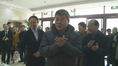 郭树清省长鼓掌祝贺餐厅试营业 郭树清省长鼓掌祝贺餐厅试营业
